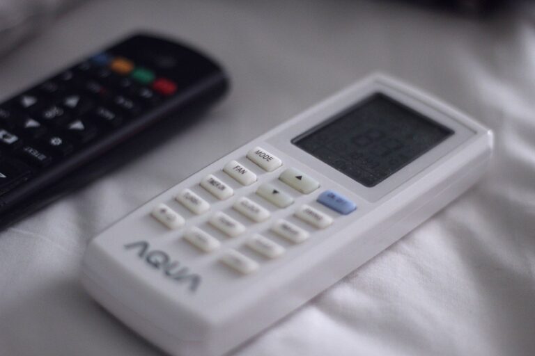 5 Cara Menghemat Listrik di Rumah Tetapi Tetap Adem 7 cara menghemat listrik di rumah