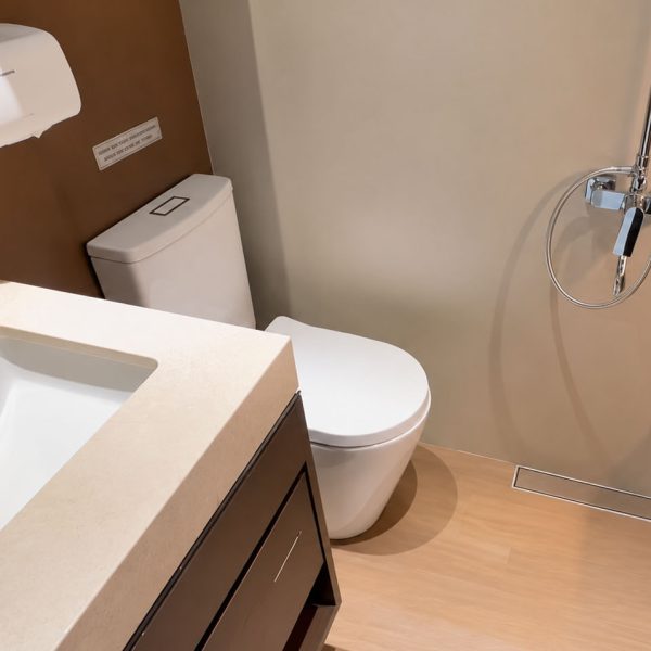 Home 4 membersihkan kamar mandi
